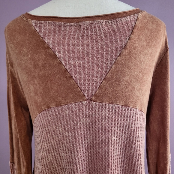 Rolla Coster Washed Distressed Pieced Raw Edge Shark Bite Hem Waffle Tunic Top - Picture 10 of 15